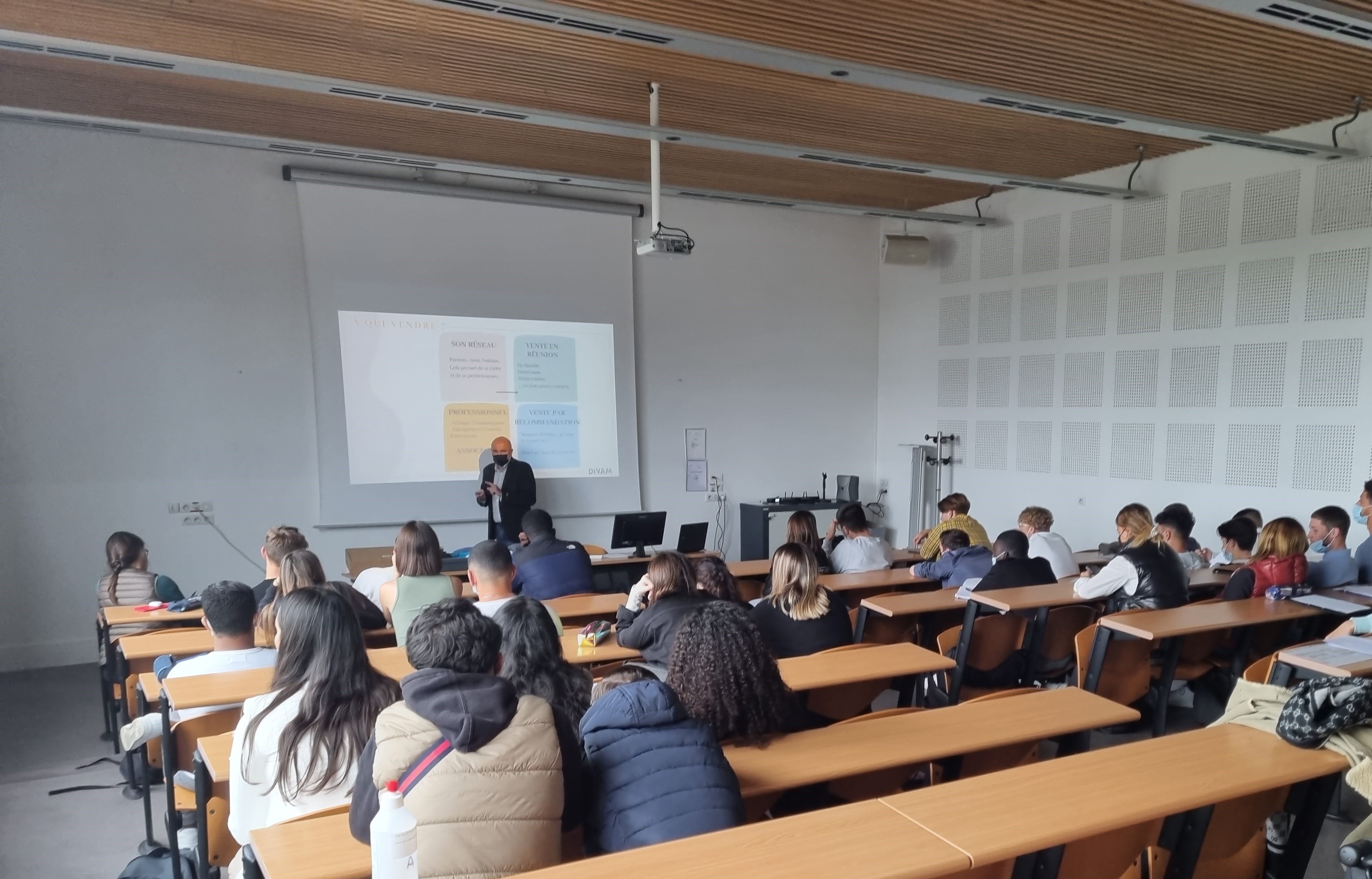 Des étudiants attentifs